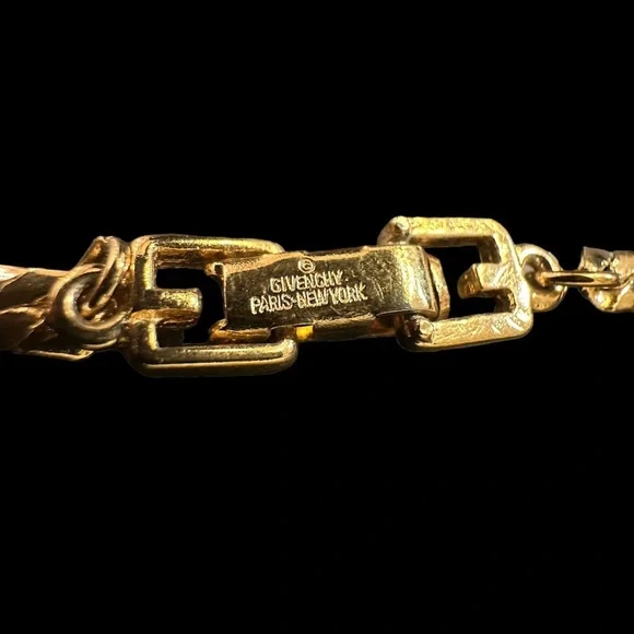 ❌SOLD❌ 💎 GIVENCHY GG Logo Necklace - Picture 7 of 9